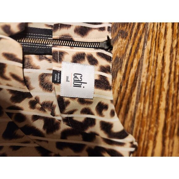 CAbi 3070 Ginger leopard Top Size Medium - Picture 3 of 5
